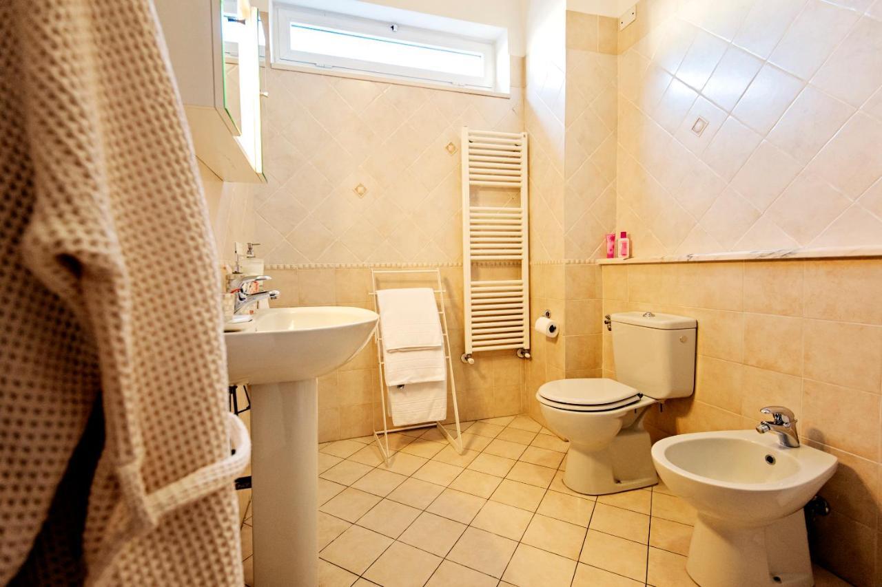 B&B Ai Cipressi ลุคคา ภายนอก รูปภาพ